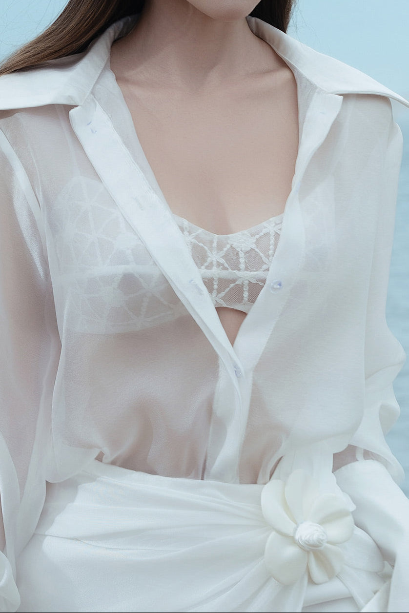 Bralette corto de encaje de malla con tirantes finos