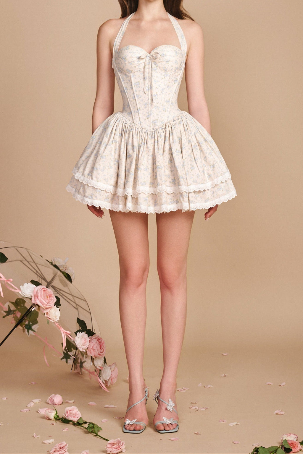 Minivestido con escote halter
