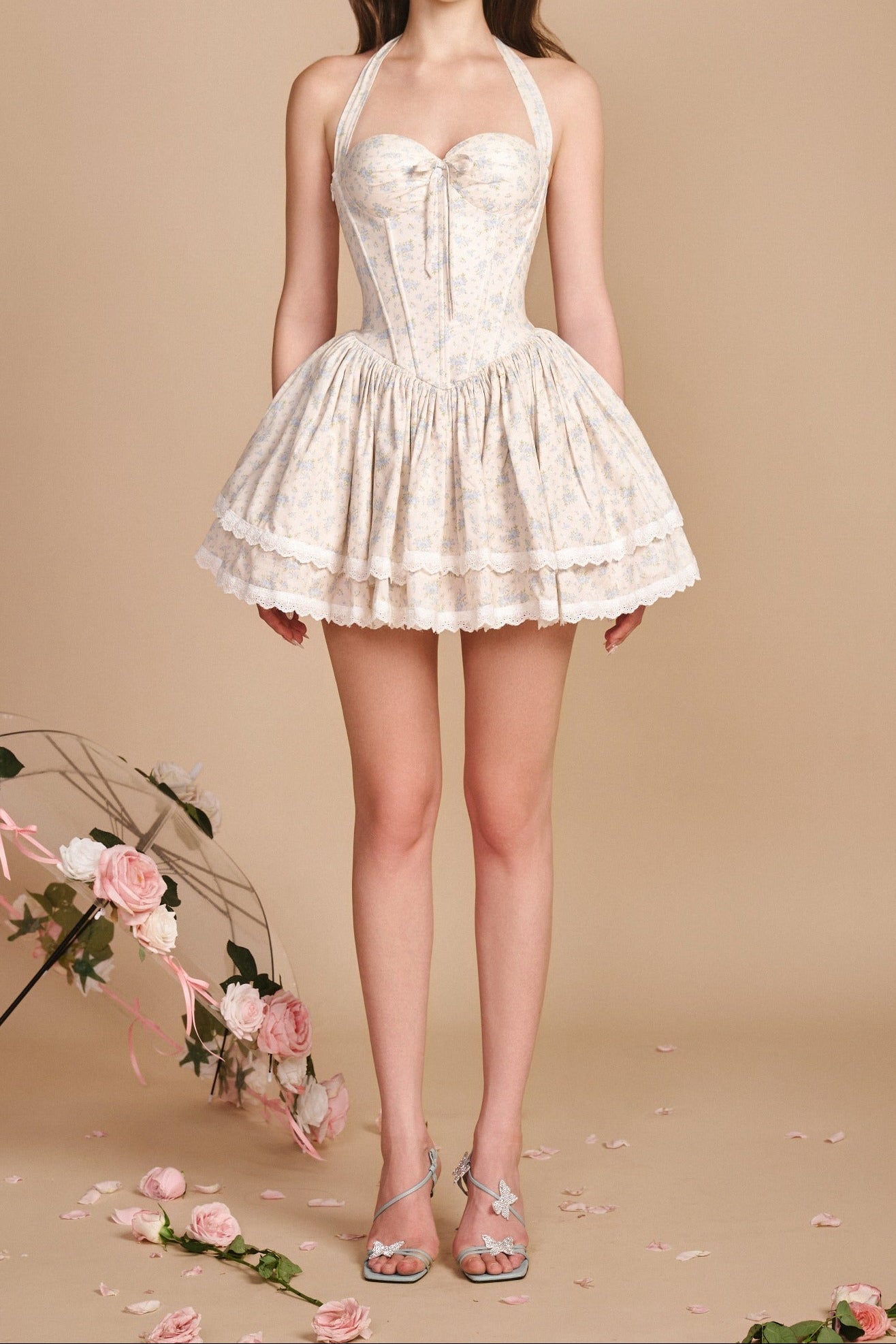Minivestido con escote halter