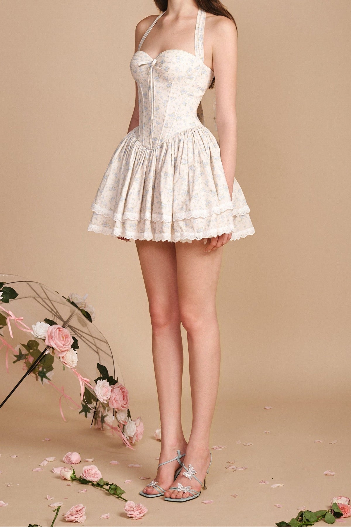 Minivestido con escote halter
