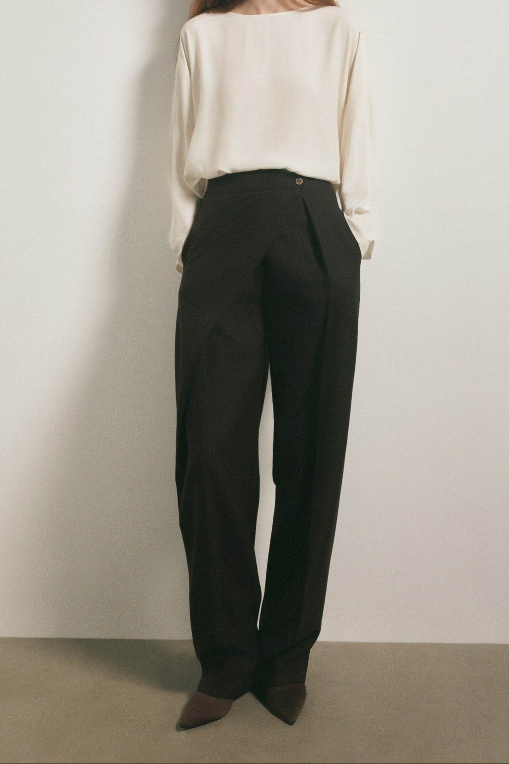 Pantalones con bolsillos en las costuras