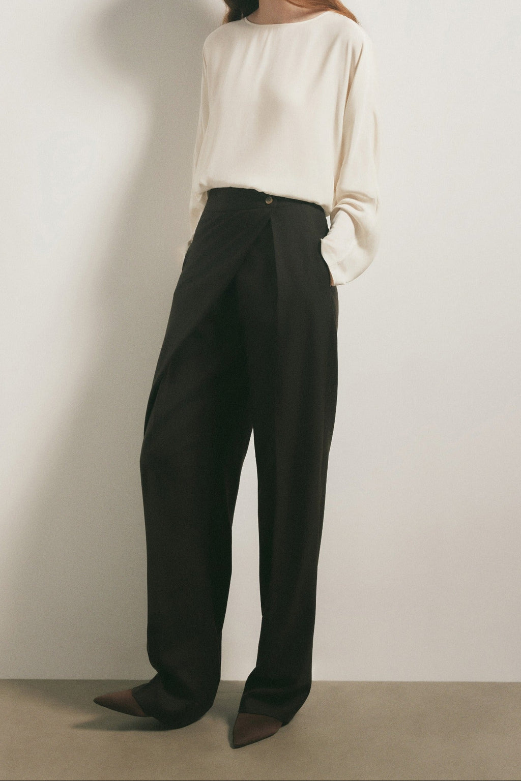 Pantalones con bolsillos en las costuras