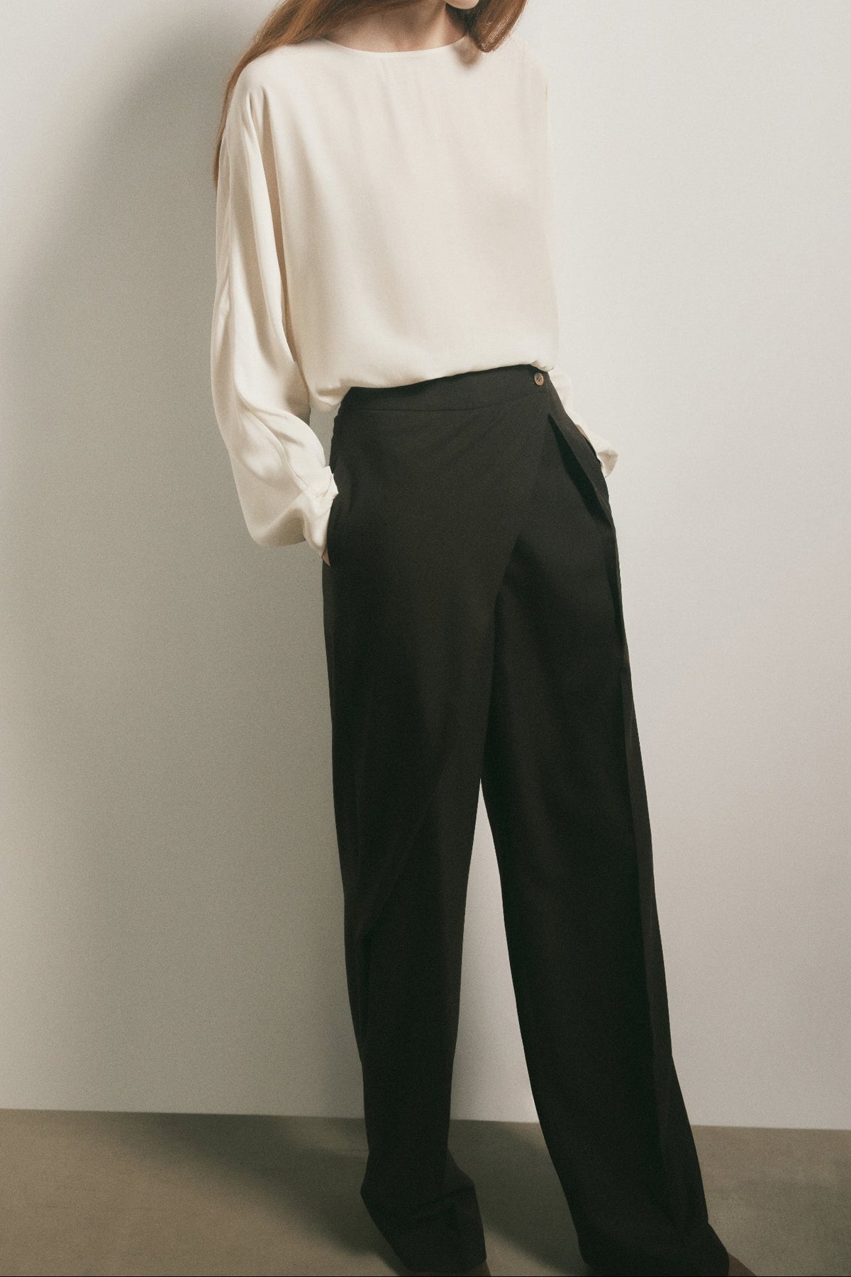 Pantalones con bolsillos en las costuras